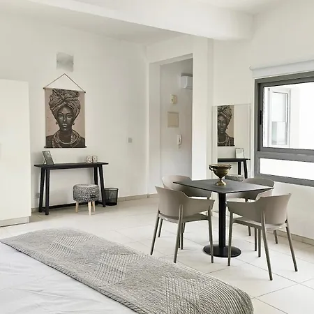 Phaedrus Living Ledras Residences 201 *